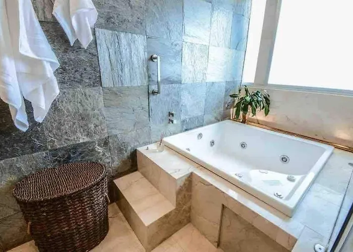 Fancy In Heart Of Polanco// 6 Guest Apartment *